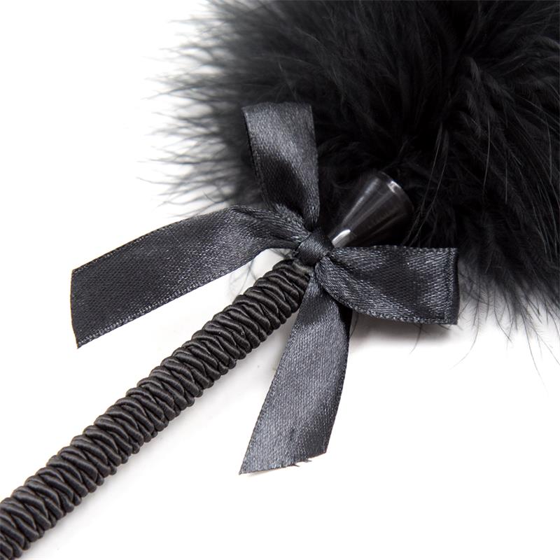 feather tickler with bow 25 cm black 1